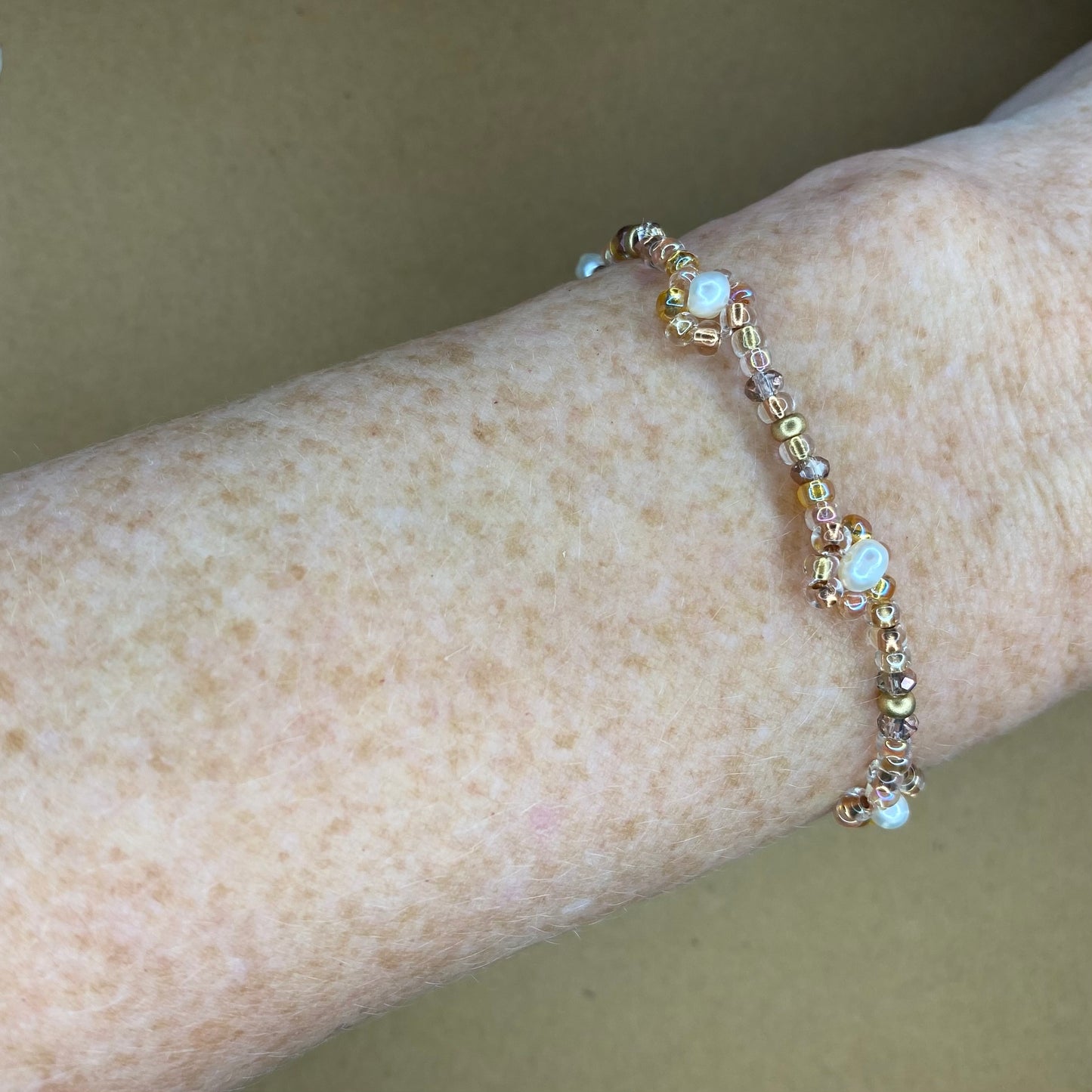 Daisy Rosy Glow Pearl Bracelet